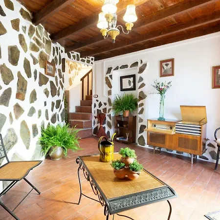 Дом отдыха Canarian House With Views And Pool Лос-Реалехос